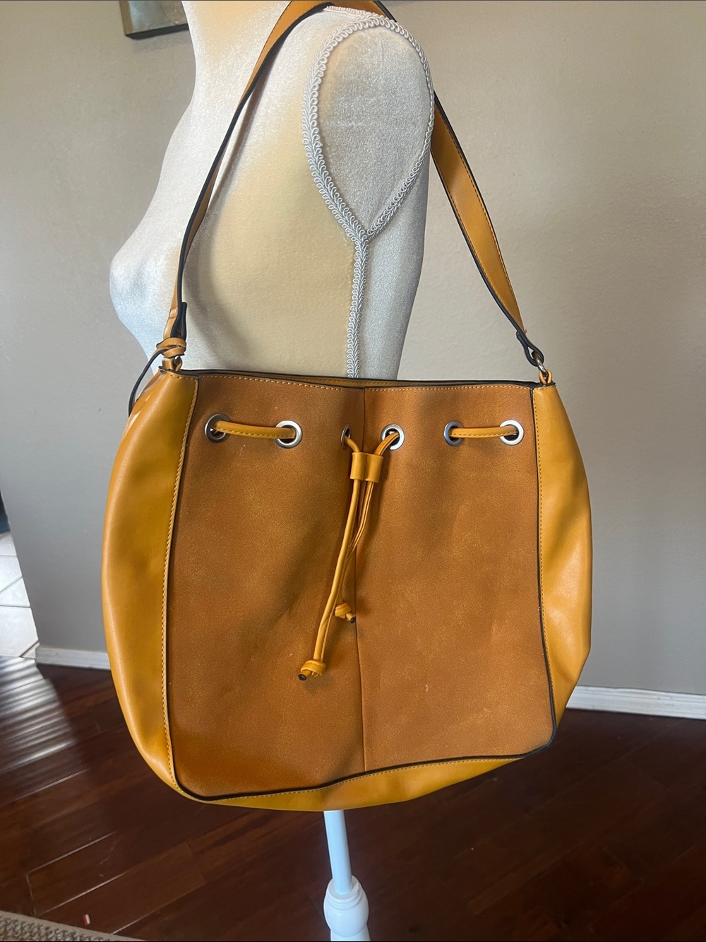 ANDREA FENZI Mustard Yellow Leather Drawstring Shoulder Bag